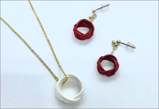 リングのネックレスとイヤリングセット